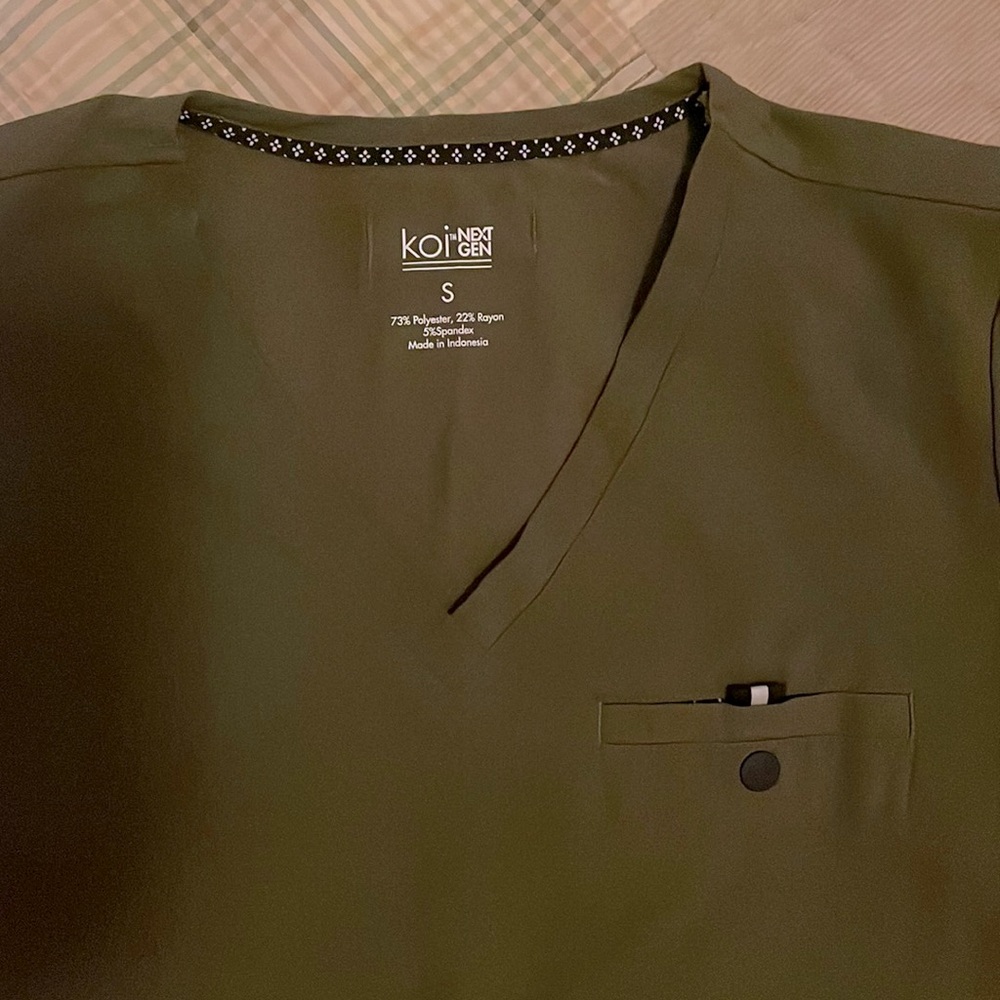 Lot of 7 koi brand scrubs